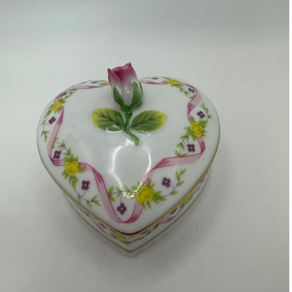 Vintage Lord & Taylor Heart Porcelain Trinket Box Rose Bud Lid Made in Japan